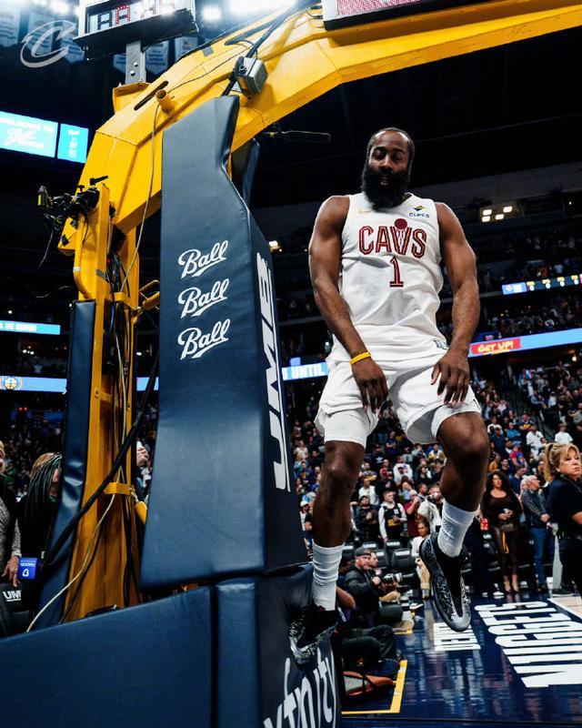 亚博app-包含丹佛掘金集结日篮板制胜迈阿密热火发布备战花絮，现场解说直呼：克里夫兰骑士遗憾出局备战NBA总决赛的词条-亚博app